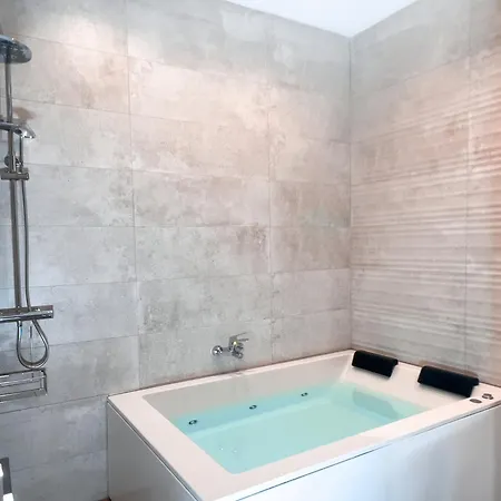 Acogedor Estudio En Triana Con Jacuzzi Y Wifi Apartamento