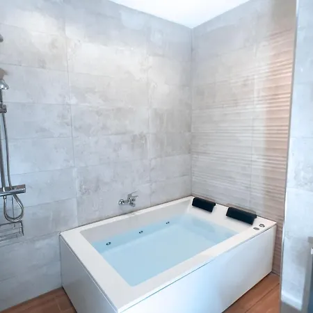 Apartamento Acogedor Estudio En Triana Con Jacuzzi Y Wifi Sevilla